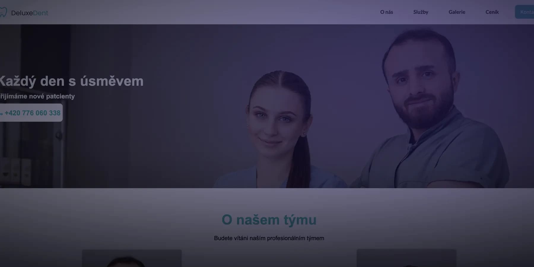 Starý web DeluxeDent s fotkou týmu a telefonním číslem