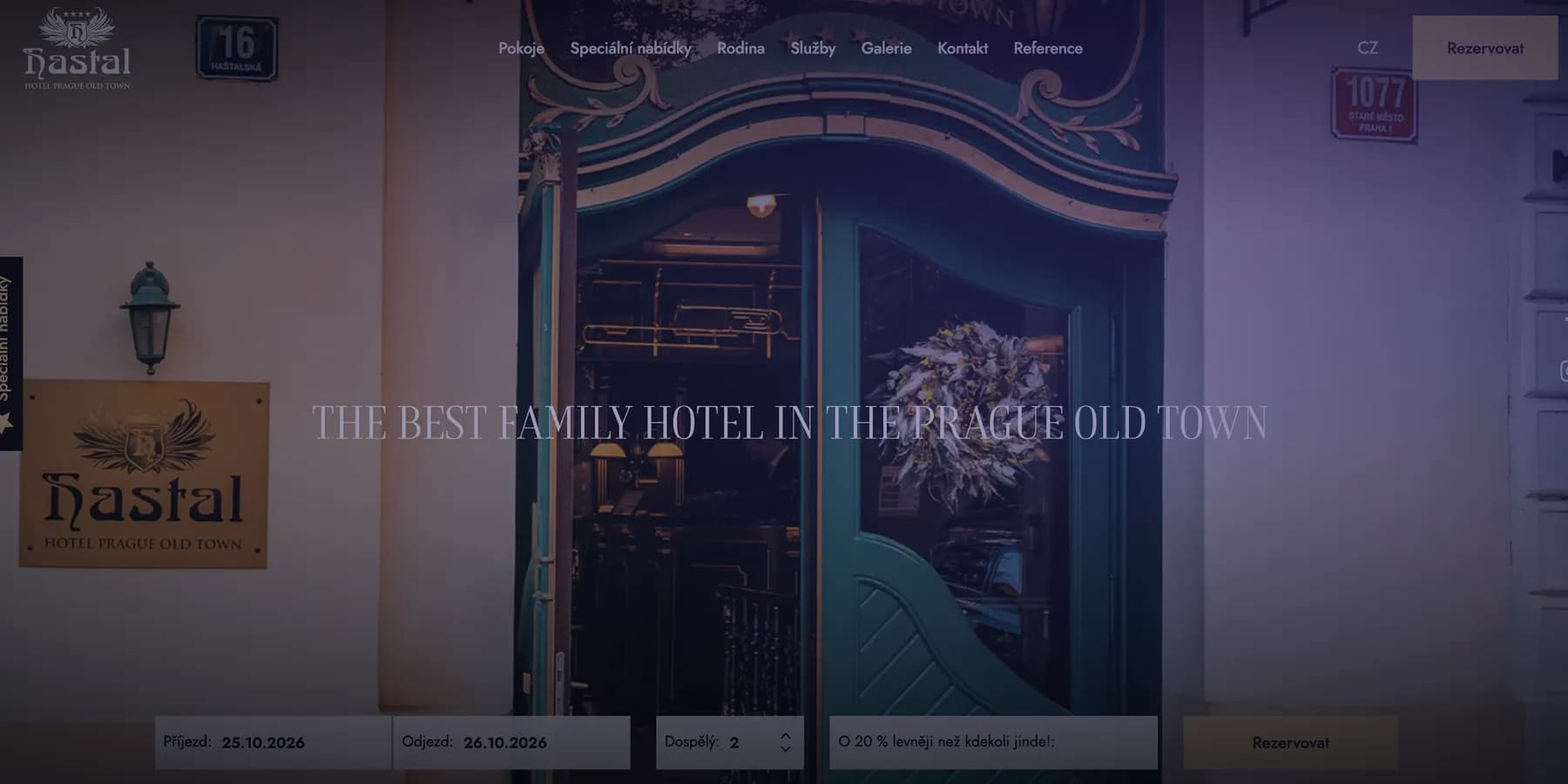Starý web Hotelu Hašťal s fotkou zelených vstupních dveří